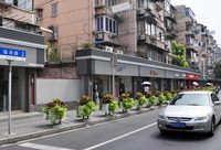 這個曾因“彭浦夜市”聞名的街道，竟創成上海首個無證照餐飲零經營街道