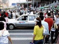 上海11個路口推行行人過街專用綠燈：綠燈時路口四面全部停車行人，行人真的方便了嗎