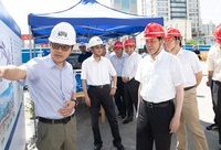 這些重大工程關系到每個人，應勇市長冒著酷暑全天調研，要打造傳世之作