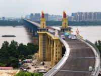 南京長江大橋封閉大修近尾聲初展新顏，上海公司的瀝青方案為大修解決一大難題