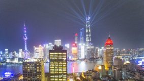 這兩天，陸家嘴的樓群燈光不一樣了，美得超現實……