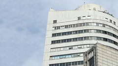 虹口拆除施工難度最大的一處戶外違法廣告牌