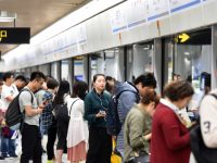 童聲語音播報、智能全息信號墻……地鐵客運服務“金點子”頻現