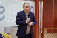 讓國外新品第一時間同步中國市場，他說服務企業就像“談朋友”
