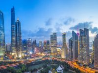 陸家嘴樓宇經濟首次踏上千億元稅收大關，今年還要實現“雙百”突破