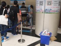 上海這些醫院寫字樓車站裝上了新垃圾桶，他們分得對嗎？記者翻了這些垃圾桶發現——