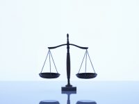 天降三把刀”肇事者終被刑拘，治高空拋物，法律還有什么辦法