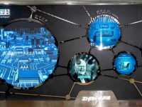 上海地鐵站變身“科普車站”，展示“我的中國芯”