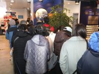 ?上海首試“深夜郵局”，夜間經濟除了逛商場、吃夜宵還能去集郵戳？