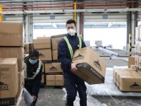 ?愛心卡在關口？疫情物資怎么捐？上海市紅十字會、民政局聯合上海海關在浦東機場設點