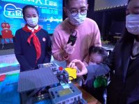 戴口罩“拼笑臉”，上海青少年人工智能創新大賽線上直播云啟動