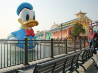 時隔44天，上海迪士尼小鎮恢復運營，將采取限制客流并縮短運營時間等措施