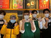 關閉半數門店的40多天里，星巴克中國掌舵人跟美國總部都說了些啥……