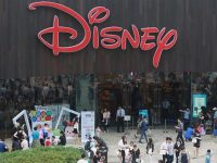 迪士尼樂園明起恢復開放，體溫檢測準不準，游樂設施安全嗎？監管部門回應