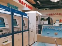 東銀中心輔樓有一排“自動售貨機”，專“賣”企業夢寐以求的“商品”