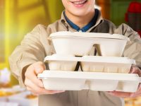 順豐入局企業團餐外賣？“豐食”小程序尚未正式運營，順豐小哥已開始“帶貨”