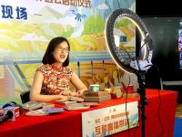 她穿上旗袍做直播，她為4.6萬人找到工作，她帶領200位繡娘脫貧