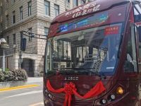 申城首輛“紅色主題專車”開出，來一場與它的不期而遇吧