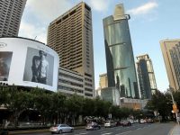 還在奢侈品店門口排隊買包？上海最洋氣的這個城區今起推出四大促銷季，帶你繼續買