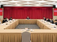 市政府全體會議上，上海市長要求強化人物同防，做好重大活動重點場所疫情防控