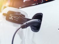 2023年起上海不再為插電式混合動力汽車發放免費牌照，原因是……