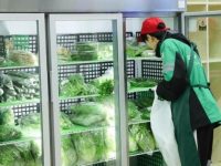 生鮮平臺前置倉主管看街上人流就能預估春節訂單量，騎手90%留守保供應