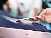 通行全國300余城地鐵公交，ApplePay支持上海交通卡·全國交聯版