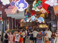 在這個全國會議上，上海官宣建設國際消費中心城市的“時間表”和“任務書”