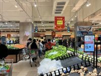 “暫停鍵”按下兩個月后，上海的購物中心、百貨商場、專業專賣店開始摩拳擦掌