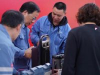 在金山石化街道，新老勞模攜手成立聯盟，并有了自己的“創新小樓”